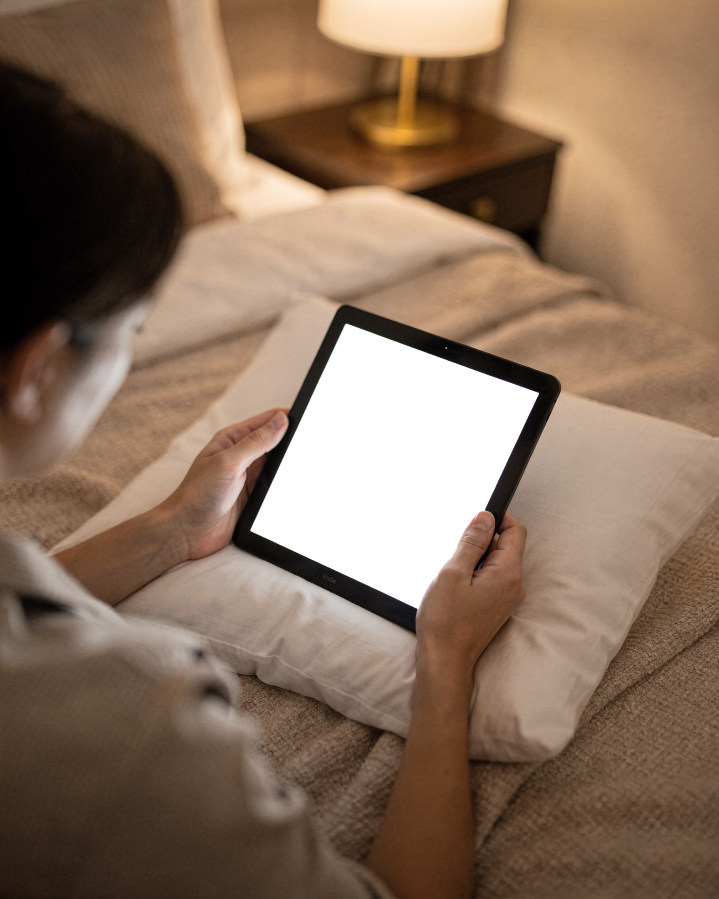 E-Reader Mockup — No P Bed Pillow — High-Res PNG Mockup | bulkmockup | Commercial Licence | MockupBulk