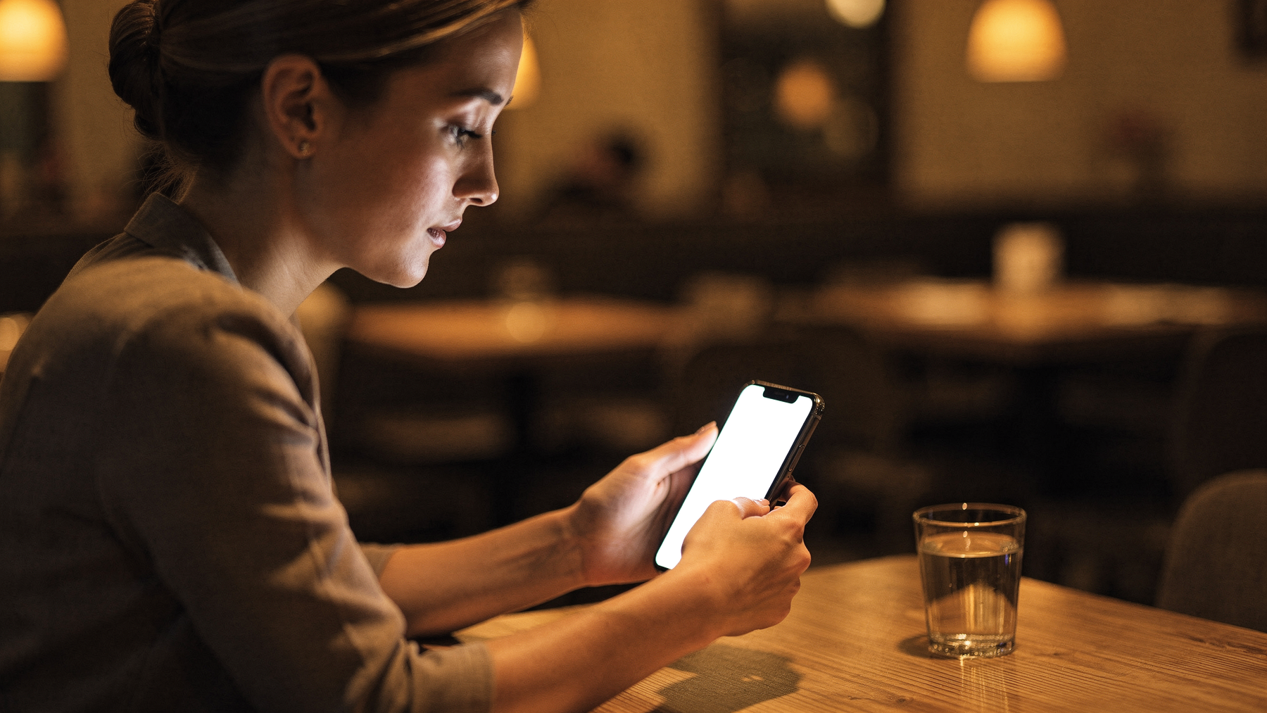 People Restaurant Woman Wait iPhone Mockup | High-Resolution Transparent PNG | bulkmockup | Commercial Use | MockupBulk